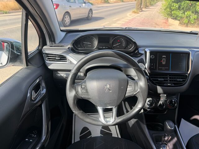 PEUGEOT 2008 STYLE 1.2 E-THP AUTO SPANISH LHD IN SPAIN 83000 MILES SUPERB 2018